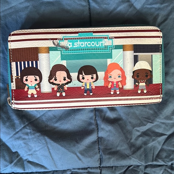Stranger Things zip around wallet - Picture 2 of 4